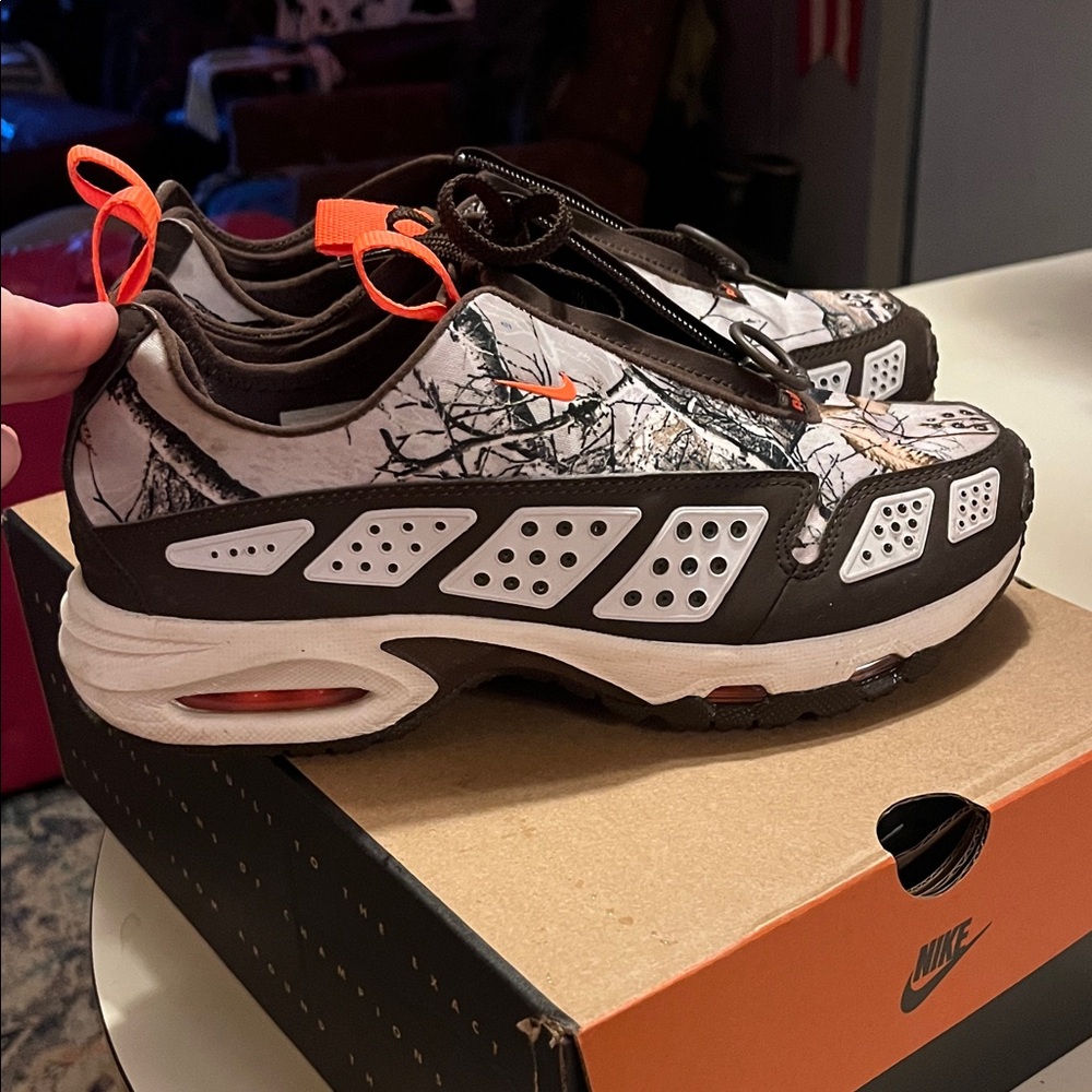 Nike Air Max SNDR Women’s Realtree Camouflage with Orange Accents - Picture 7 of 7